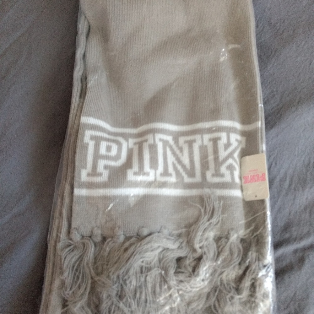 VS/PINK SCARF